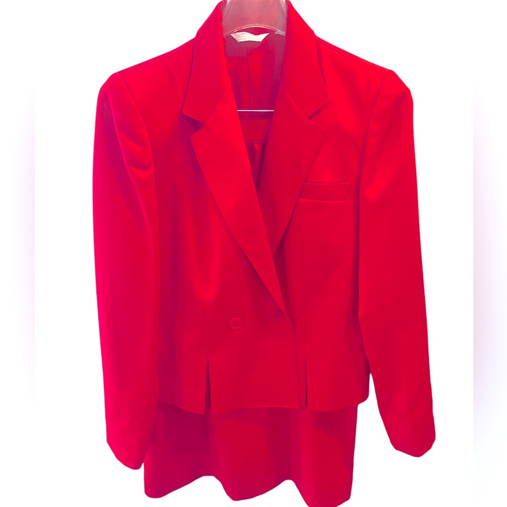 Vintage Vibrant Red Tailored Fully Lined Blazer and Skirt with Back Slit. Size=8